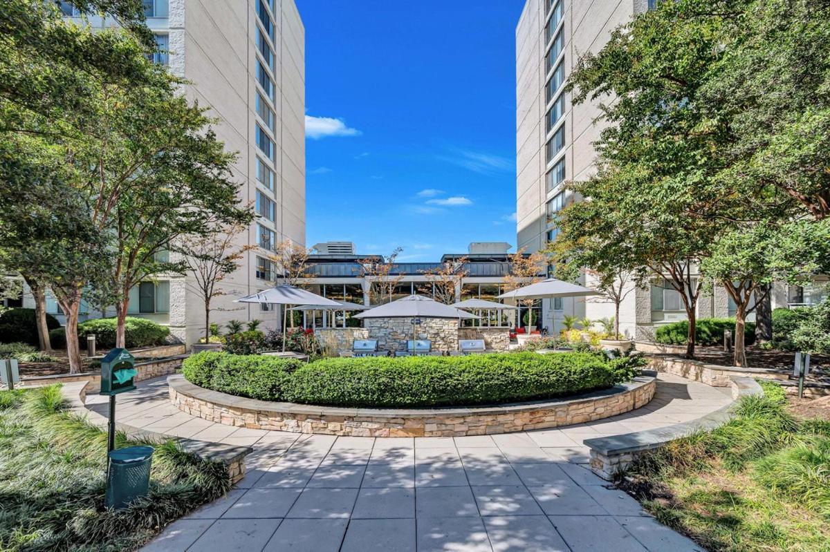 Beautiful 2Br Apartment At Crystal City With Gym Arlington Exteriör bild