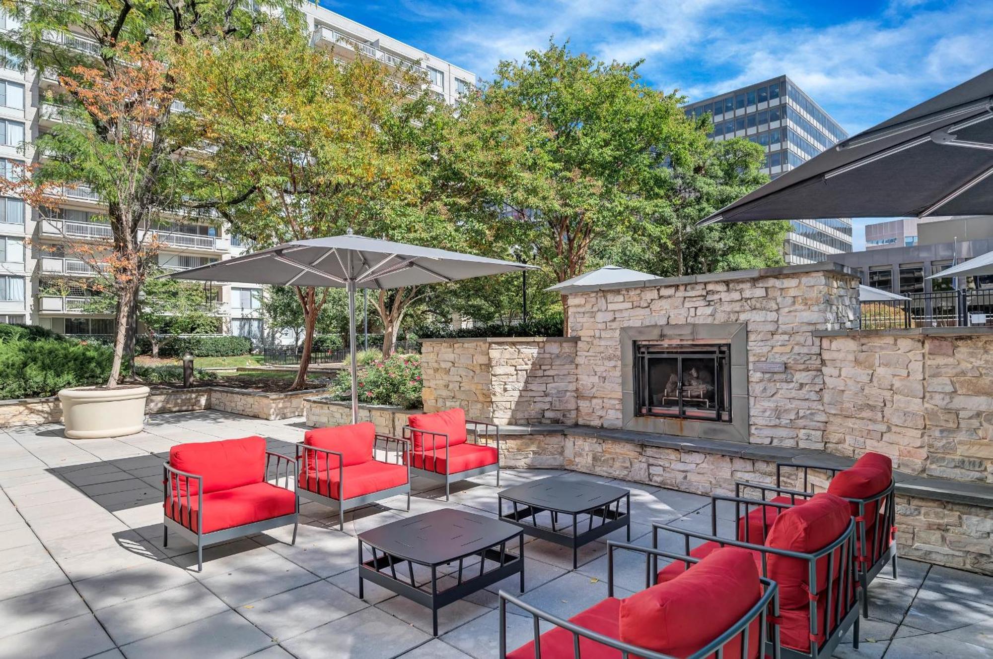 Beautiful 2Br Apartment At Crystal City With Gym Arlington Exteriör bild