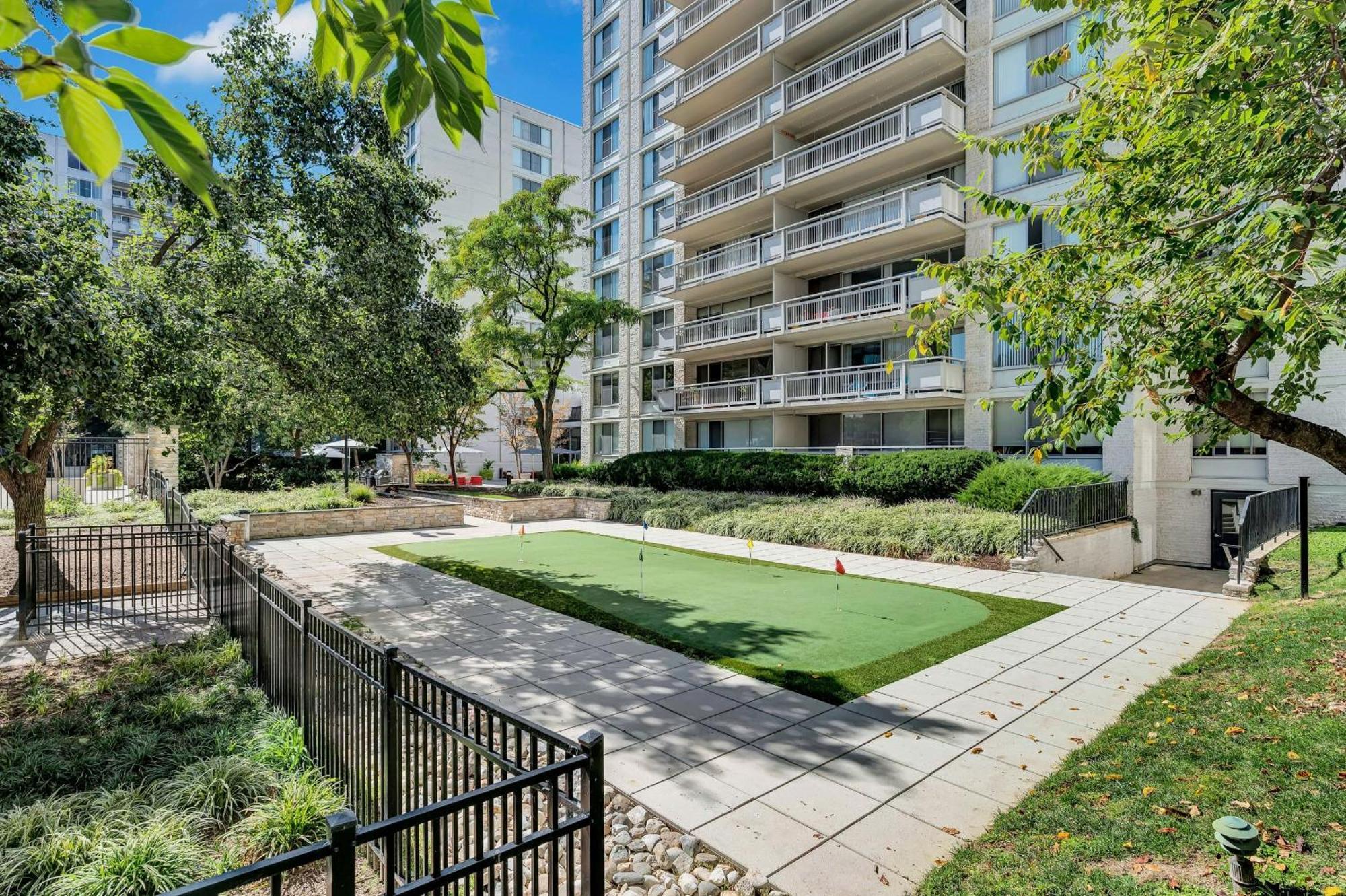Beautiful 2Br Apartment At Crystal City With Gym Arlington Exteriör bild