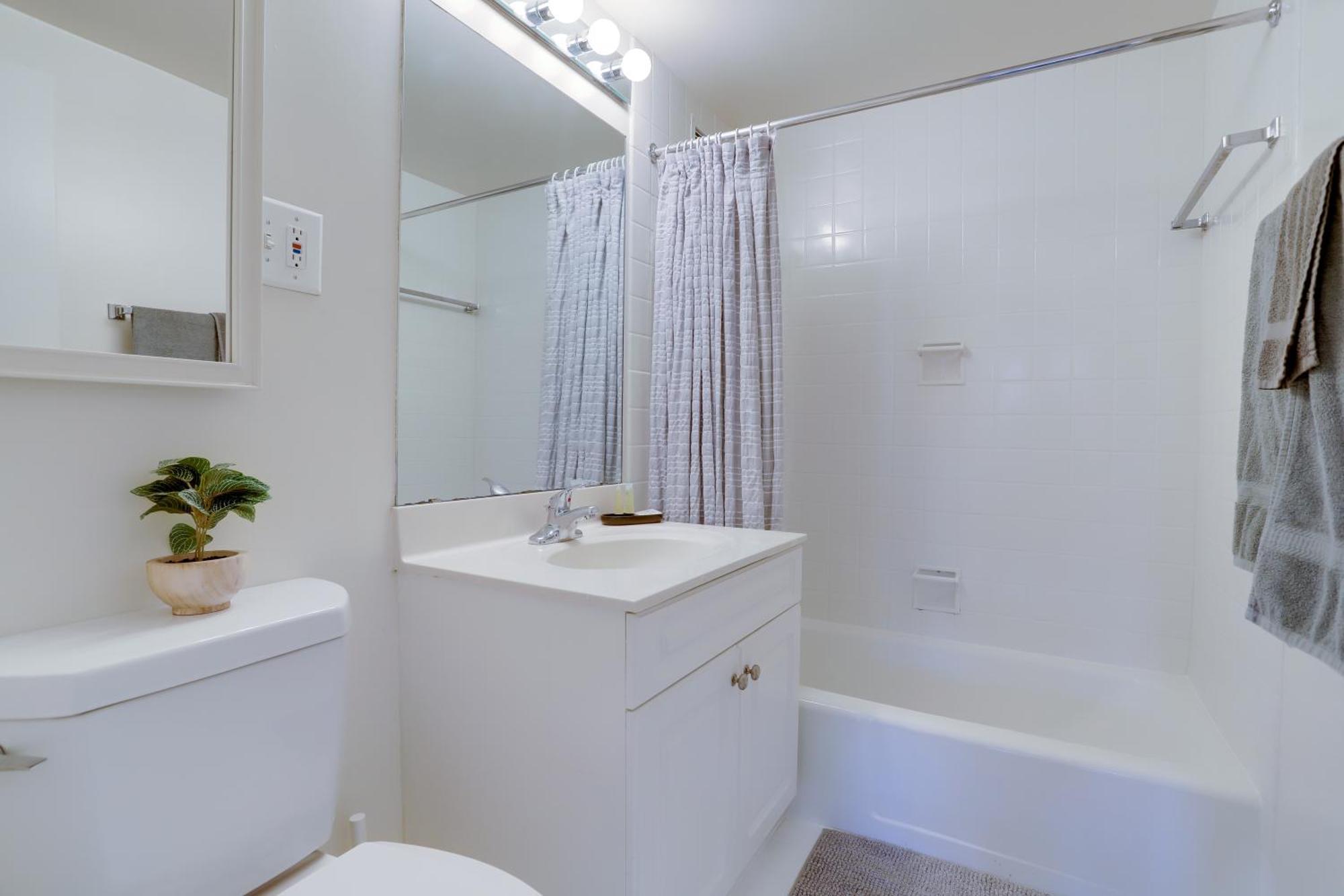 Beautiful 2Br Apartment At Crystal City With Gym Arlington Exteriör bild