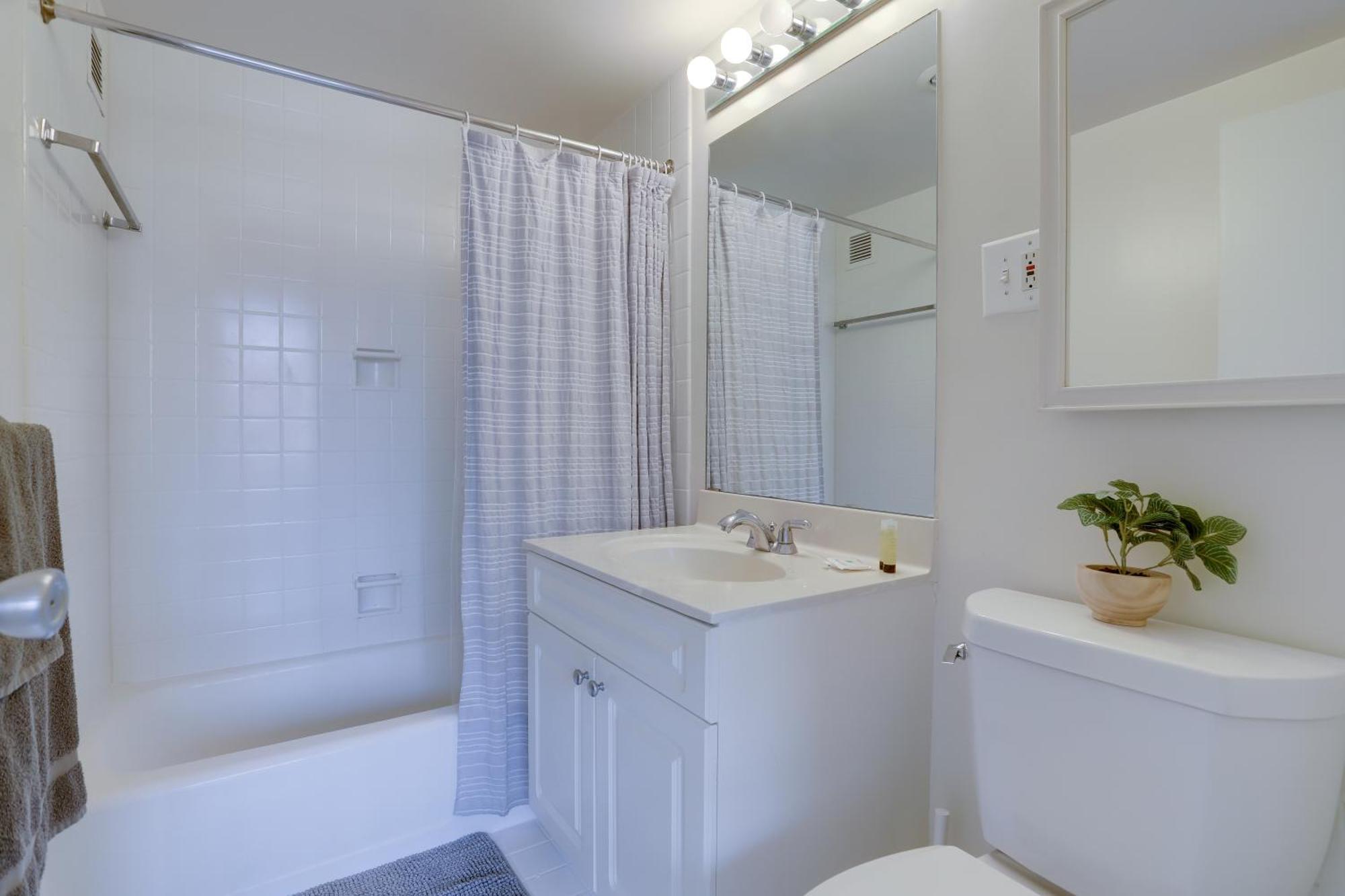 Beautiful 2Br Apartment At Crystal City With Gym Arlington Exteriör bild