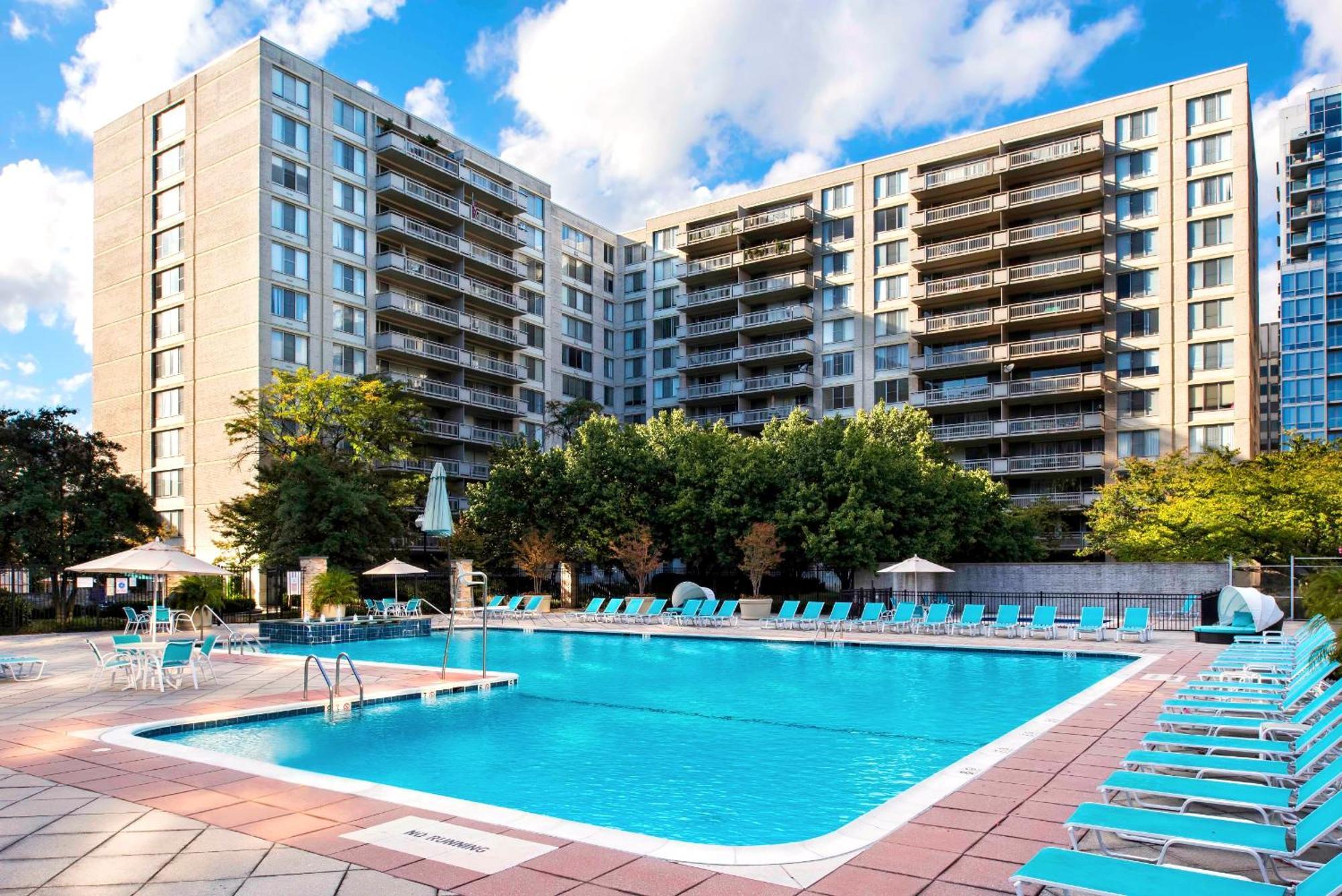 Beautiful 2Br Apartment At Crystal City With Gym Arlington Exteriör bild